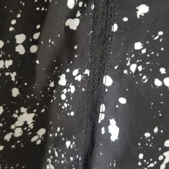 URBAN OUTFITTERS Silence + Noise Black White Splatter Print Open Vest Size S - Picture 9 of 11